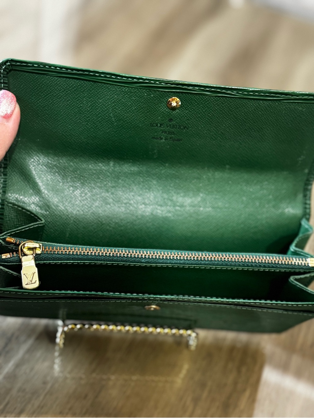 LV Louis Vuitton Green Epi Long Wallet - Picture 6 of 7